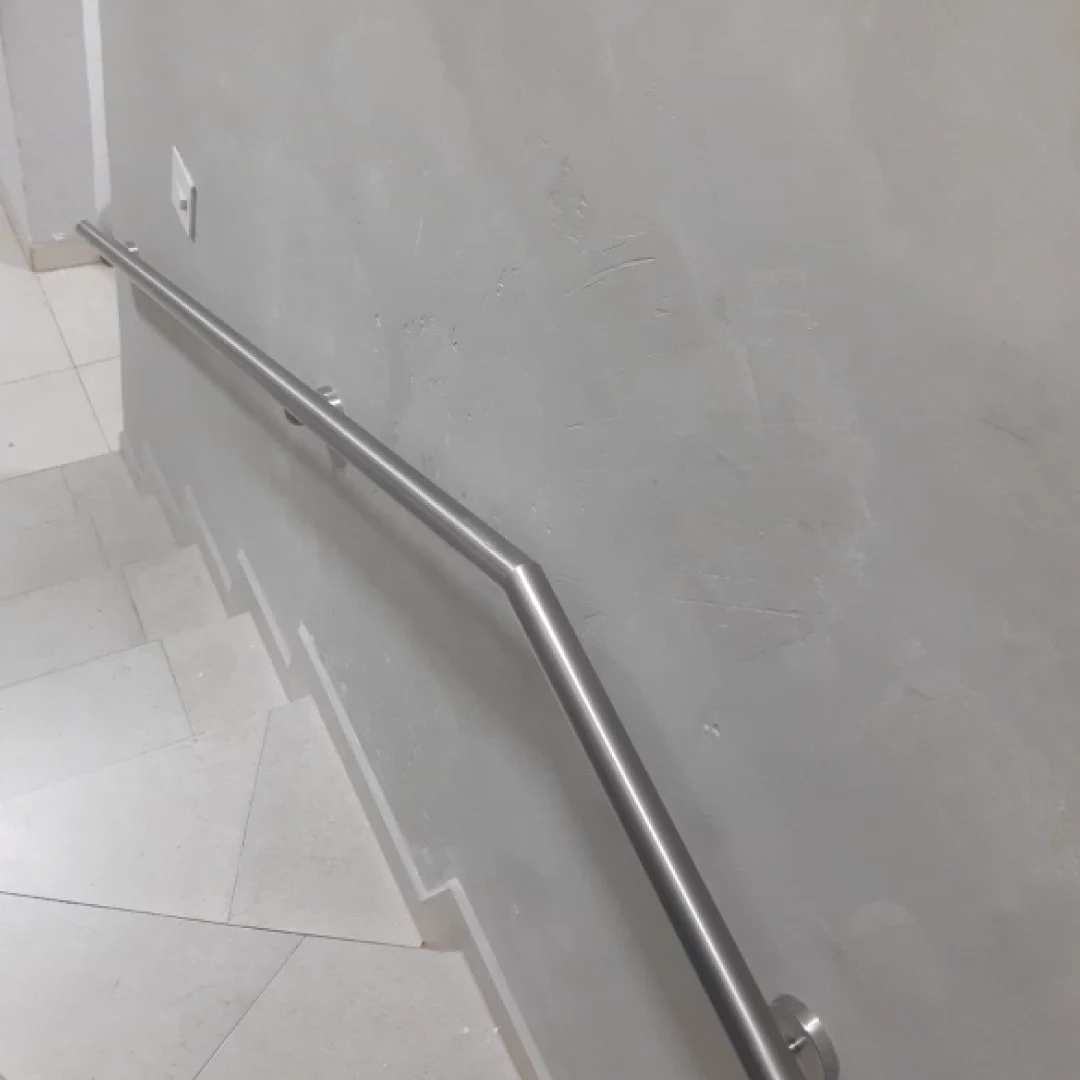 Guarda-corpo de aço inox instalado em sacada